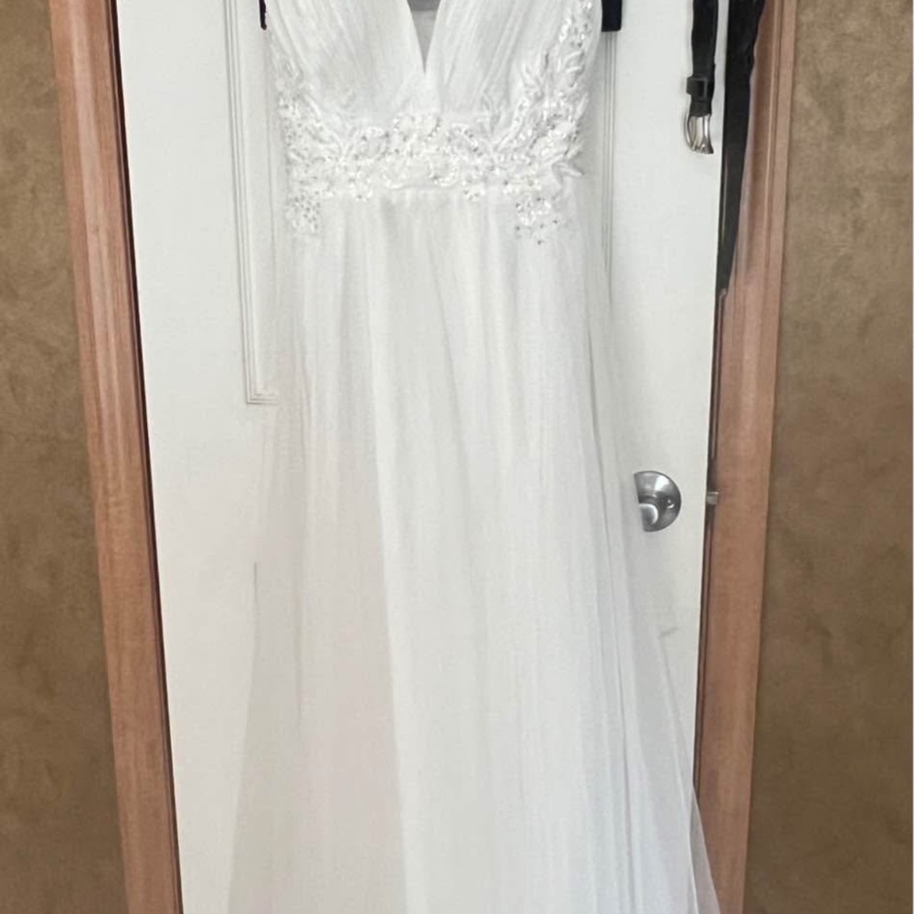 Elegant White Sleeveless Dress